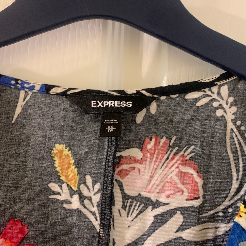Express Floral Dress 🌸 - Picture 3 of 3